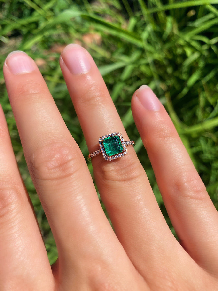 Emerald stone deals finger ring